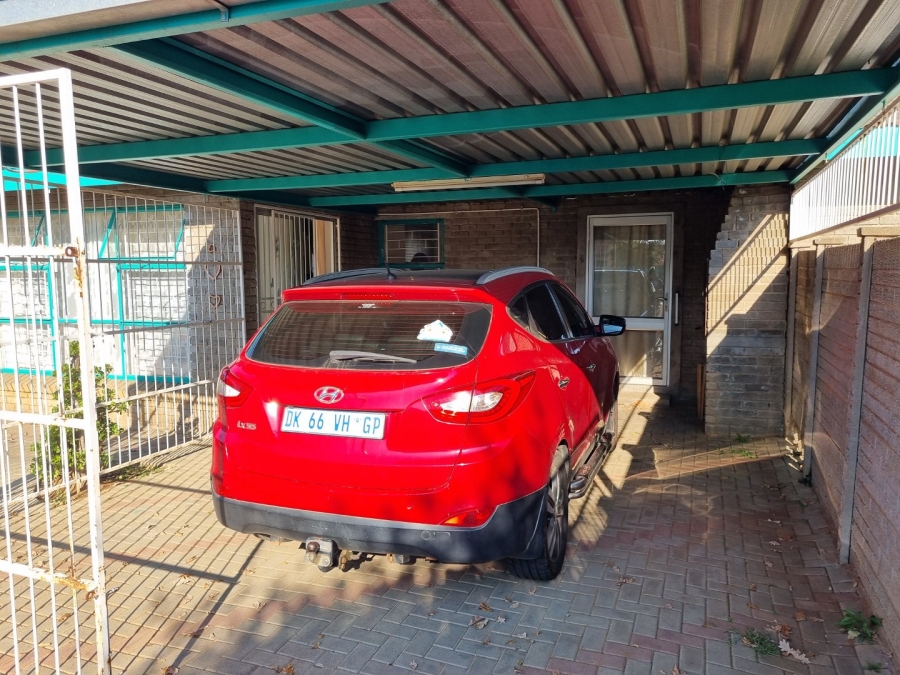 4 Bedroom Property for Sale in Pellissier Free State